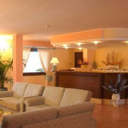 Club Hotel 4*