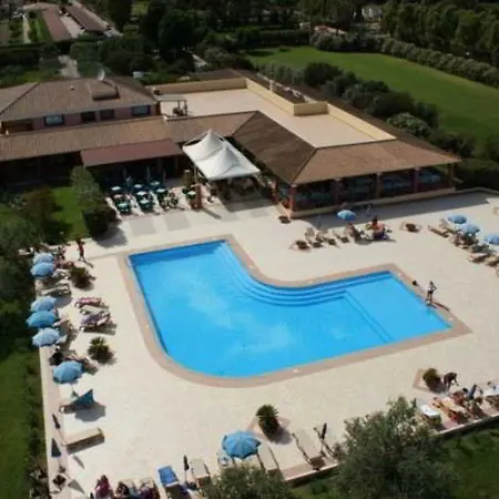Club Hotel